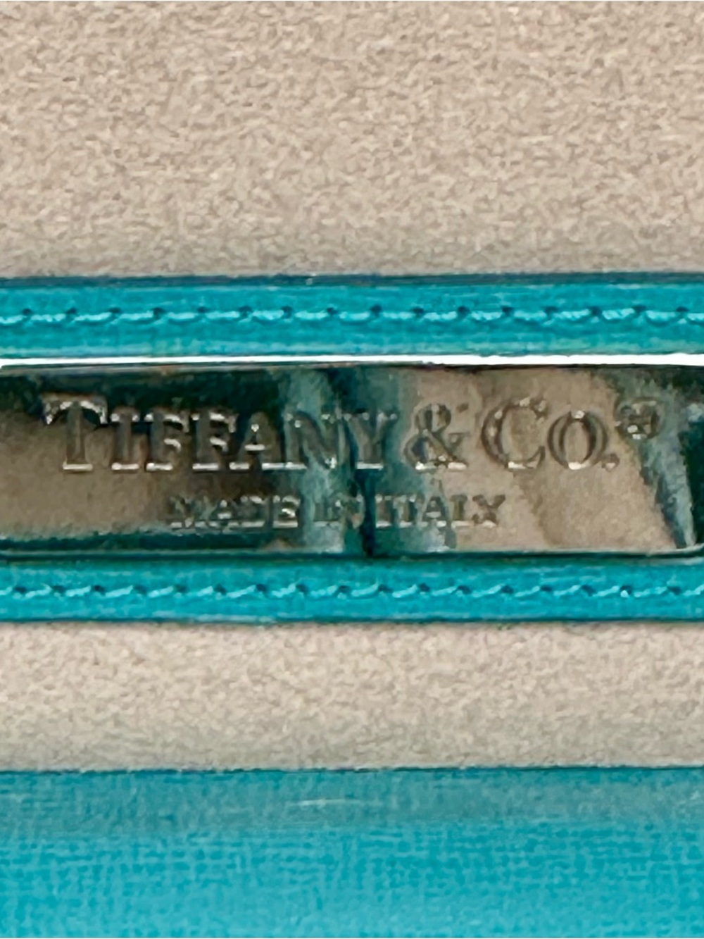 Tiffany & Co. teal jewelry box with metal lock plate - Picture 5 of 6